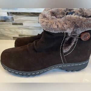 NWOT - Khombu Gracie Brown Suede Ankle Boots